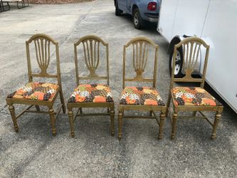 4 beautifull chair excelent condition