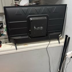 TCL Roku Smart TV – 43” (with Remote) – Excellent Condition – $125 OBO