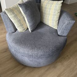 Swivel Chair - RTG LIKE NEW CONDITION