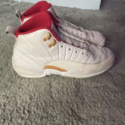 Jordan 12 chinese new years with laces size 9.5