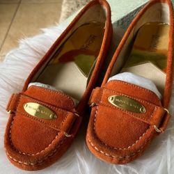 👁️LIKE NEW Sz 7.5 Michael Kors Orange Suede Flat $20 🎈