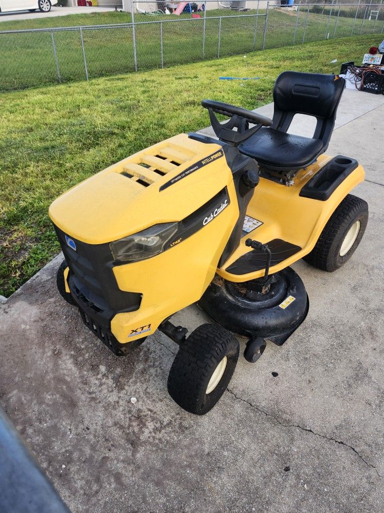 Club Cadet Riding Lawn Mower