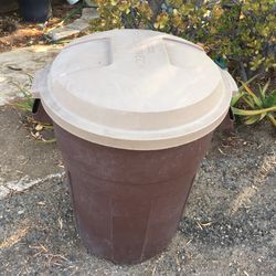 Garbage can 30 gallon Rubbermaid roughneck