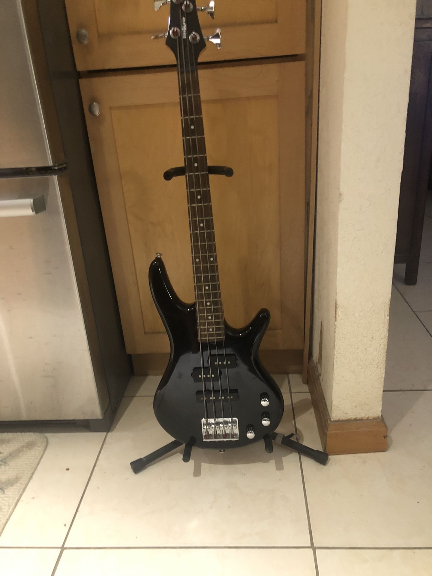 Bass Guitar IbanezSound Gear(MiKro) Short Scale