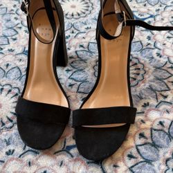 Black Velvet Heels Size 6