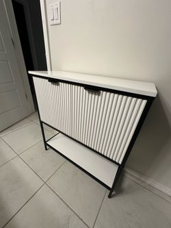 Fluted sideboard cabinet