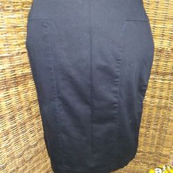 Worthington Women's Stretch Lined Black Pencil Skirt Size 4

Excellent Condition!!

**Bundle and save with combined shipping**

