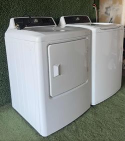 FRIGIDAIRE WASHER & DRYER SET