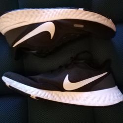 Nike revolution 5 mens size 10