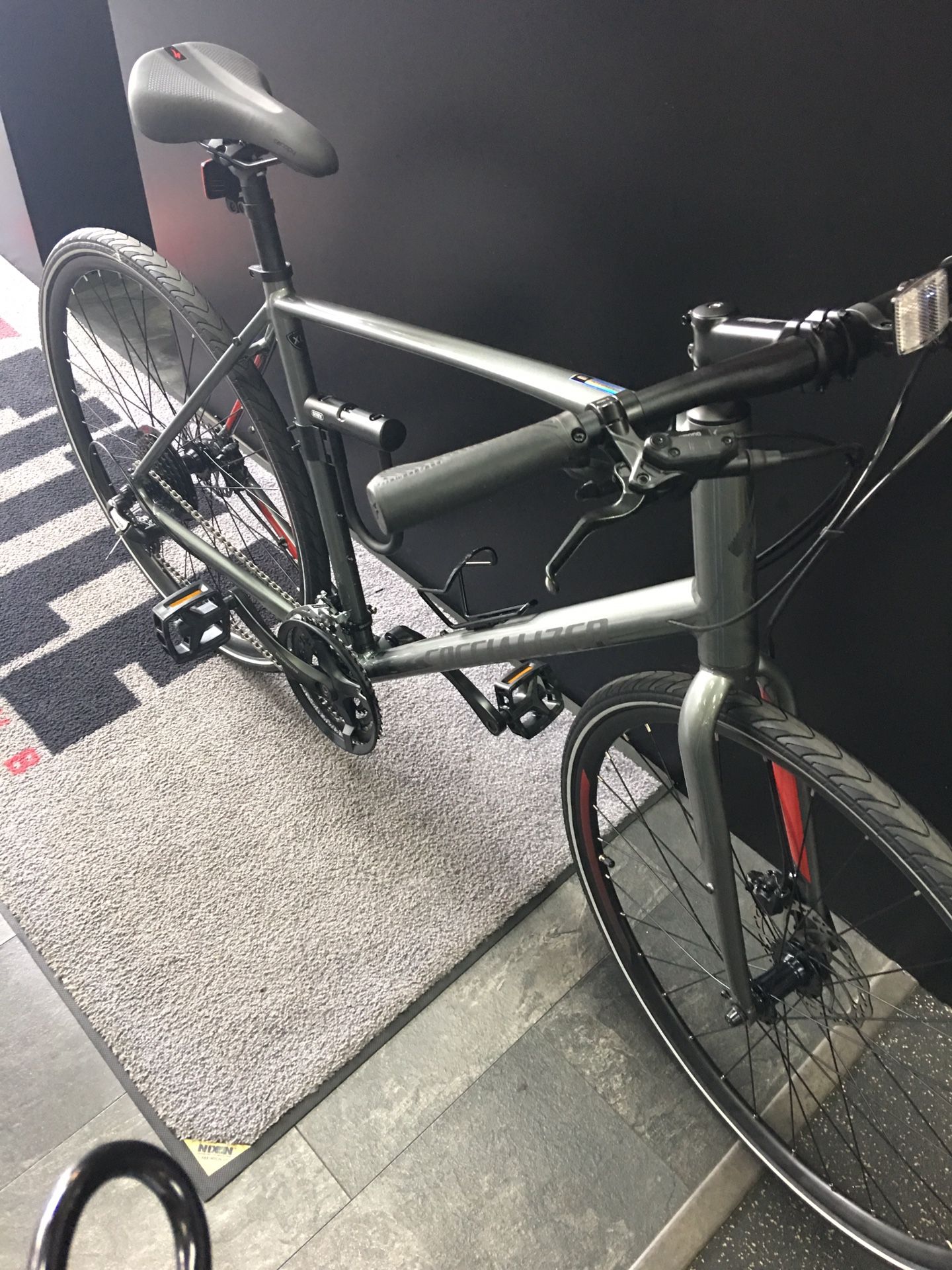 Men's hybrid specialized Sirrus sport bike for Sale in Queens, NY