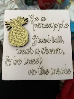 Small Pineapple Decor