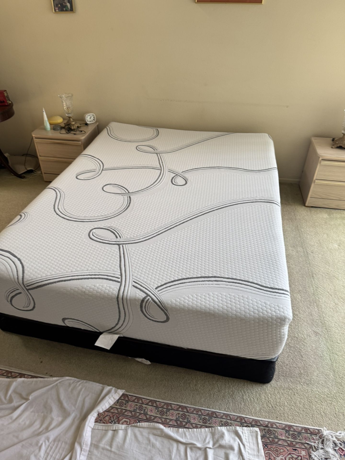Queen Size Memory Foam Gel Mattress And Box Spring Medium Firm New