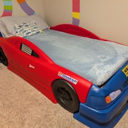 Race Car Twin Bed (Free Transport Within 30 Min)