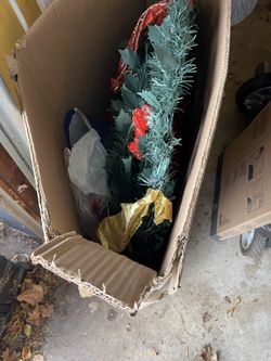 Free Brylane Home Xmas Tree. Pre Lit