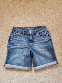 Maurices Mid-rise Denim Shorts (size12)