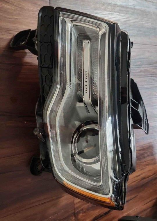 Jeep Grand Cherokee 2017 2018 2019 2020 2021 Left Headlight