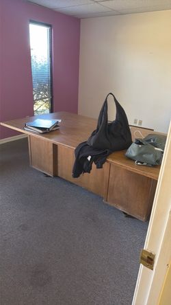 Multiple Desks Prices to sell. Best offer MUST GO TODAY