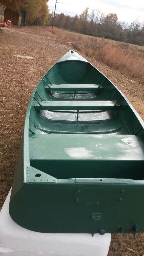 Old Grumman boat conoue