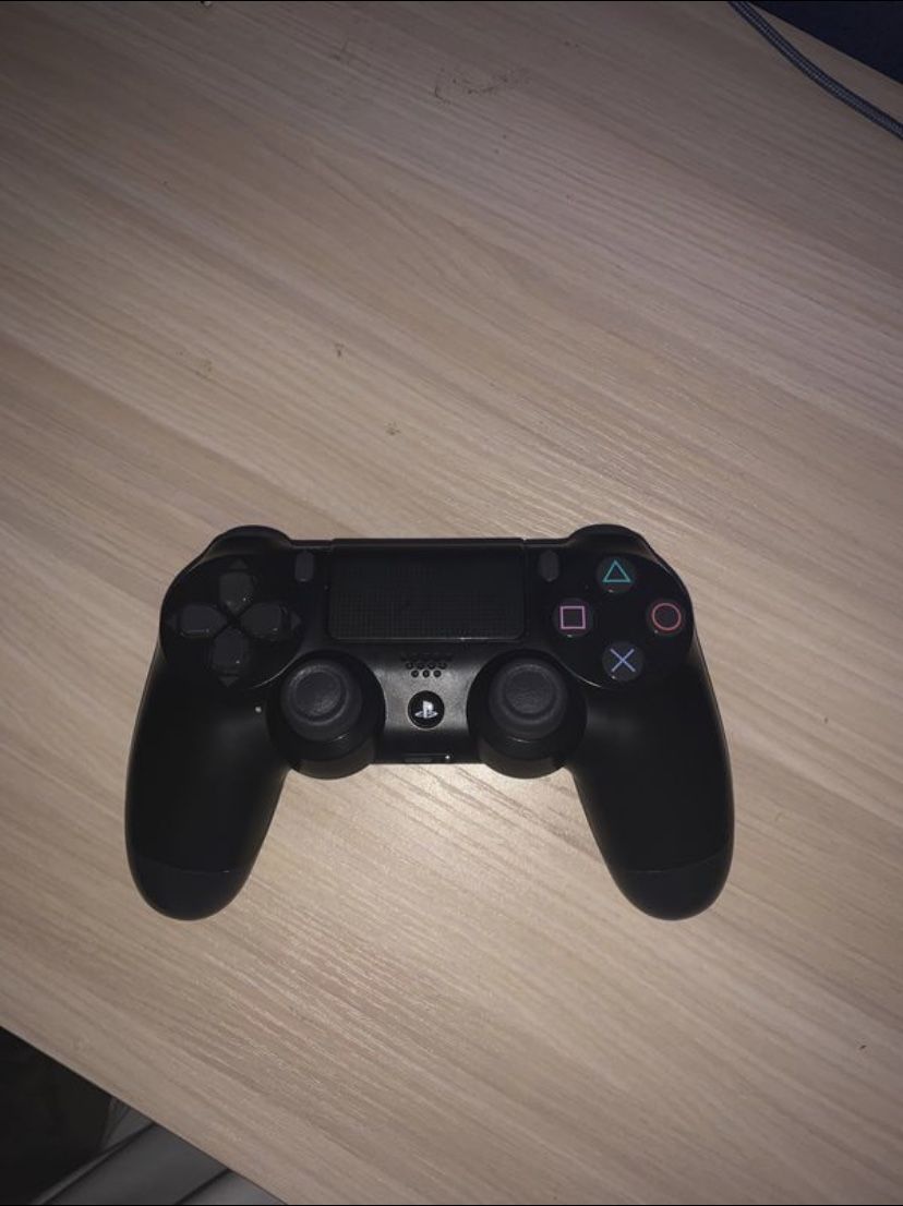 PS4 controller