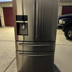 SAMSUNG REFRIGERATOR 4 DOORS