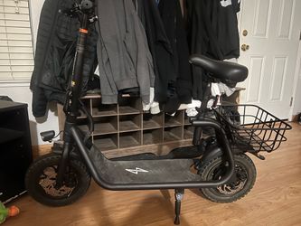 E-scooter with seat