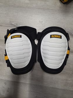 DeWALT DG5204 Heavy-Duty Professional Flooring Knee Pads