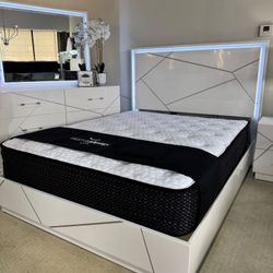 4 PC BEDROOM SET NEW IN BOX (MATTRESS AND CHEST SOLD SEPARATELY)