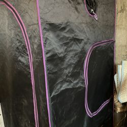 Grow Tent 4x4x8 W/light & 2 Charcoal Air Filters