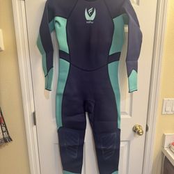 Full Wetsuit. Ladies Size medium. NEW