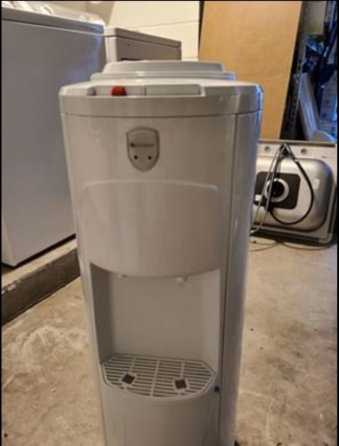 Water cooler dispenser