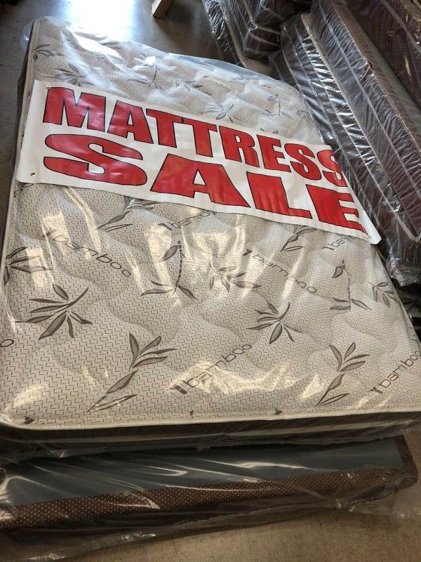 Queen mattress with boxspring