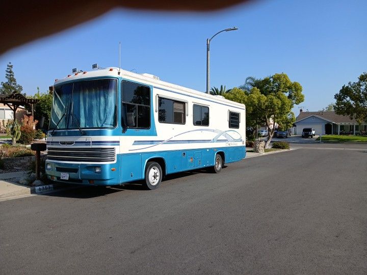 1997 31' Gulfstream Motor home.