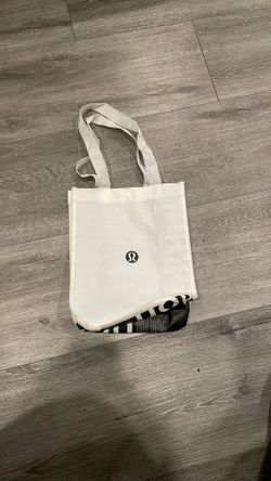 Lululemon tote bag