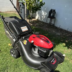 Lawnmower Honda HRN216 Gas Lawn Mower