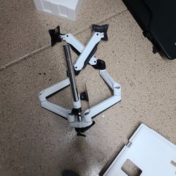 Triple Monitor Arm