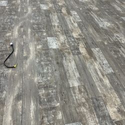 11.5 X 19’2” Lite Oak Vynle Laminate Flooring Roll