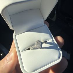 Engagement / Diamond Ring 