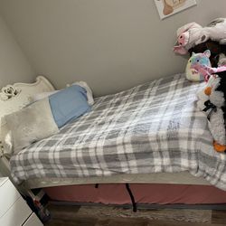 Rooms To Go Princess Collection Twin Bed White