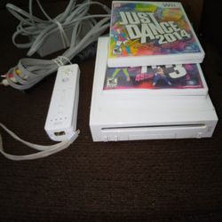 Wii 2 Games I Remote 