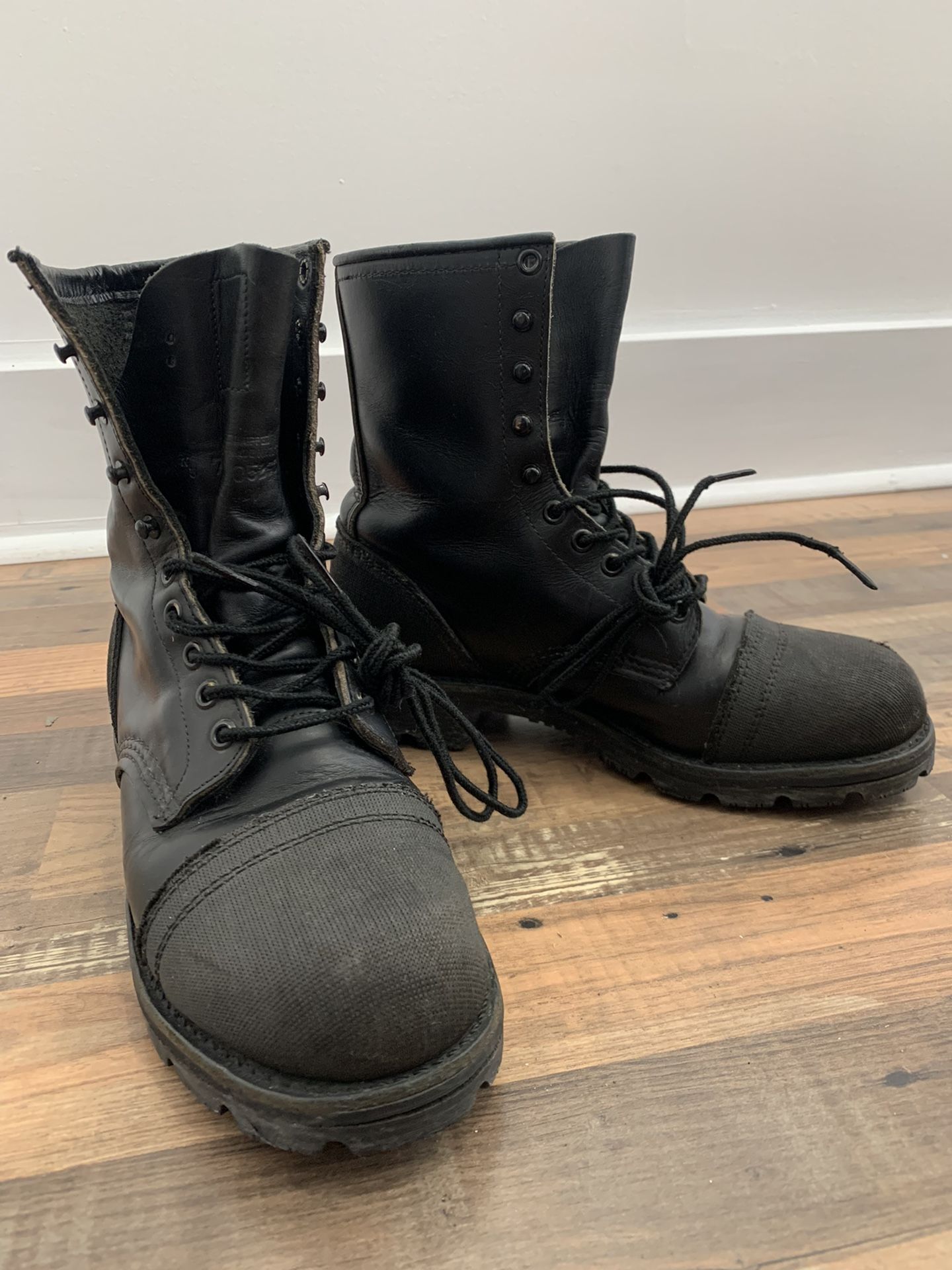 Black Vintage Red Wings Mens Size 7D
