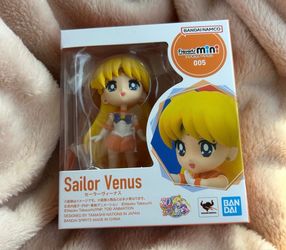 Bandai Figuarts Mini Sailor Venus Figure
