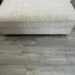 Rawcliff OTTOMAN