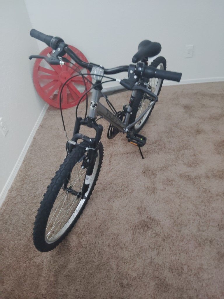 24 Mountain Bike Practically Brand New
