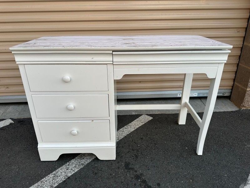 Stanley Desk with drawers/ escritorio con cajones