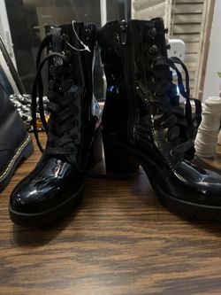 Bota Charol Size 7