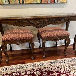 Vintage Side Table W/ Glass Top & 2 Stools