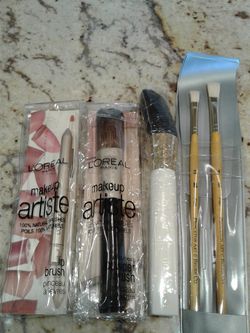 Brushes and brushes case.