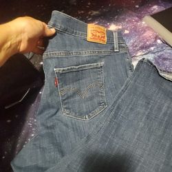 Levis 311 Shaping Capris (Sz18)