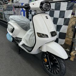 Brand New Acenda 150cc Gas Scooter 