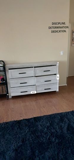 Modern 6-Drawer Dresser – Light Wood Finish 